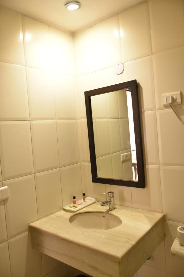 Hotel Lohias Delhi Airport Neu-Delhi Exterior foto